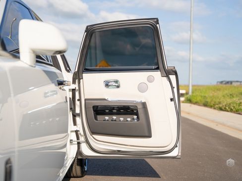 Used 2016 Rolls-Royce Ghost image 17