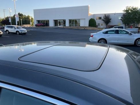 Used 2012 Toyota Camry XLE w/ Leather Pkg FWD image 4