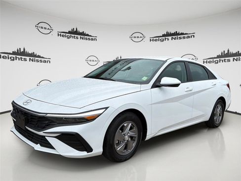 Used 2025 Hyundai Elantra SE FWD image 1