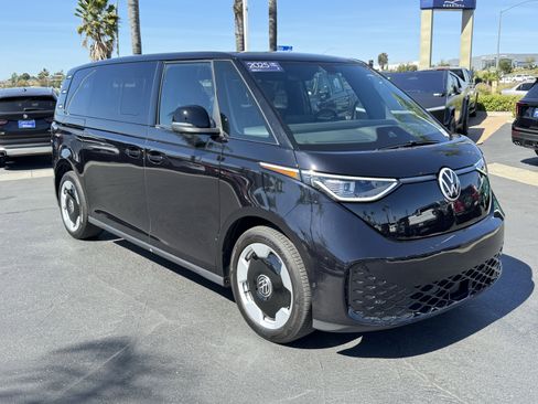 Used 2025 Volkswagen ID. Buzz Pro S image 2