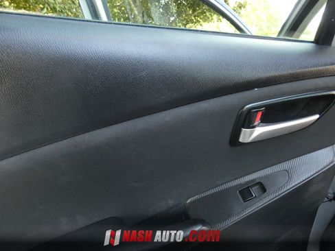 Used 2019 Toyota Yaris LE FWD image 38