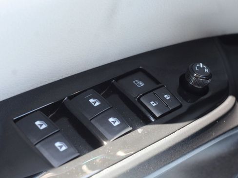 Used 2018 Toyota Prius Prime Advanced FWD image 19
