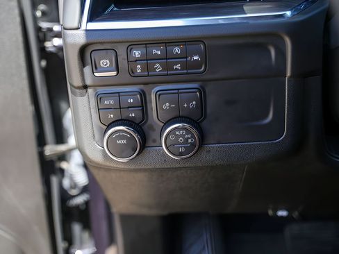 Used 2025 Chevrolet Suburban Z71 AWD/4WD image 15