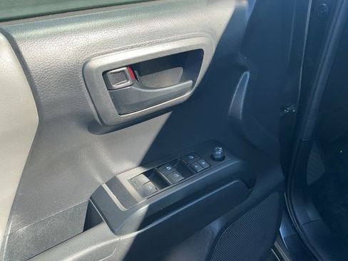 Used 2022 Toyota Tacoma SR image 10