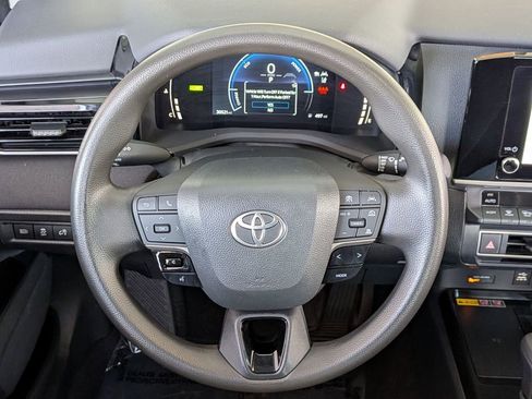 Used 2025 Toyota Camry LE image 24