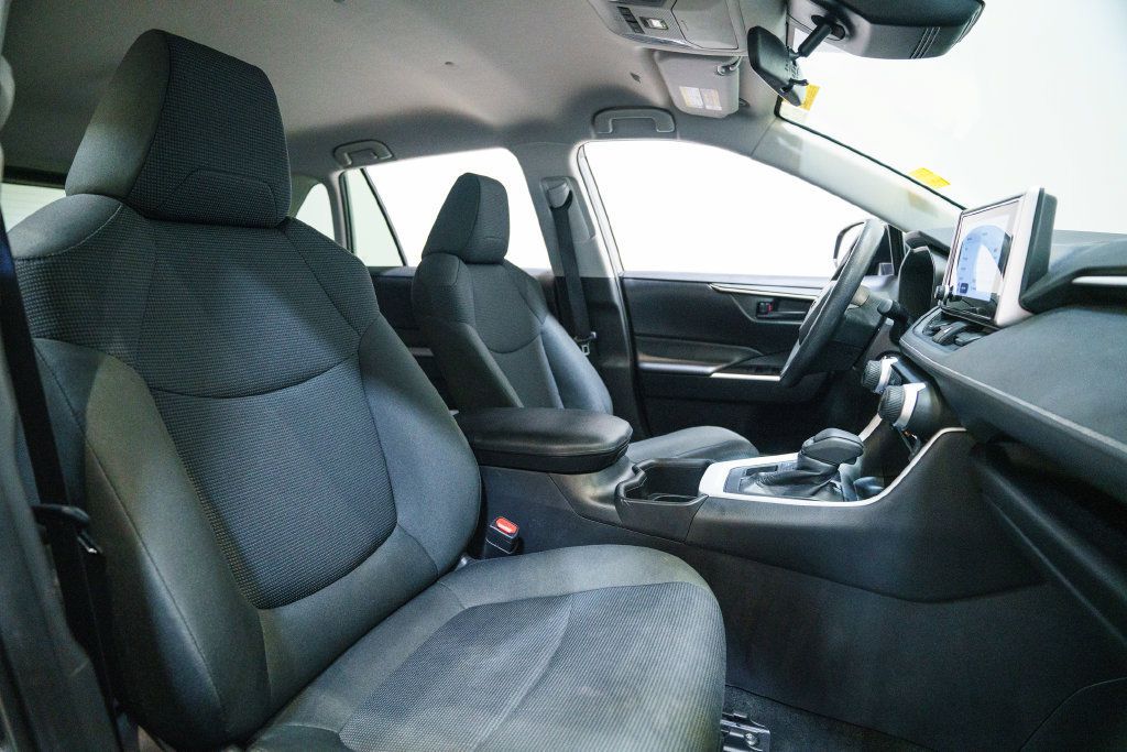 Certified 2025 Toyota RAV4 LE AWD/4WD image 12