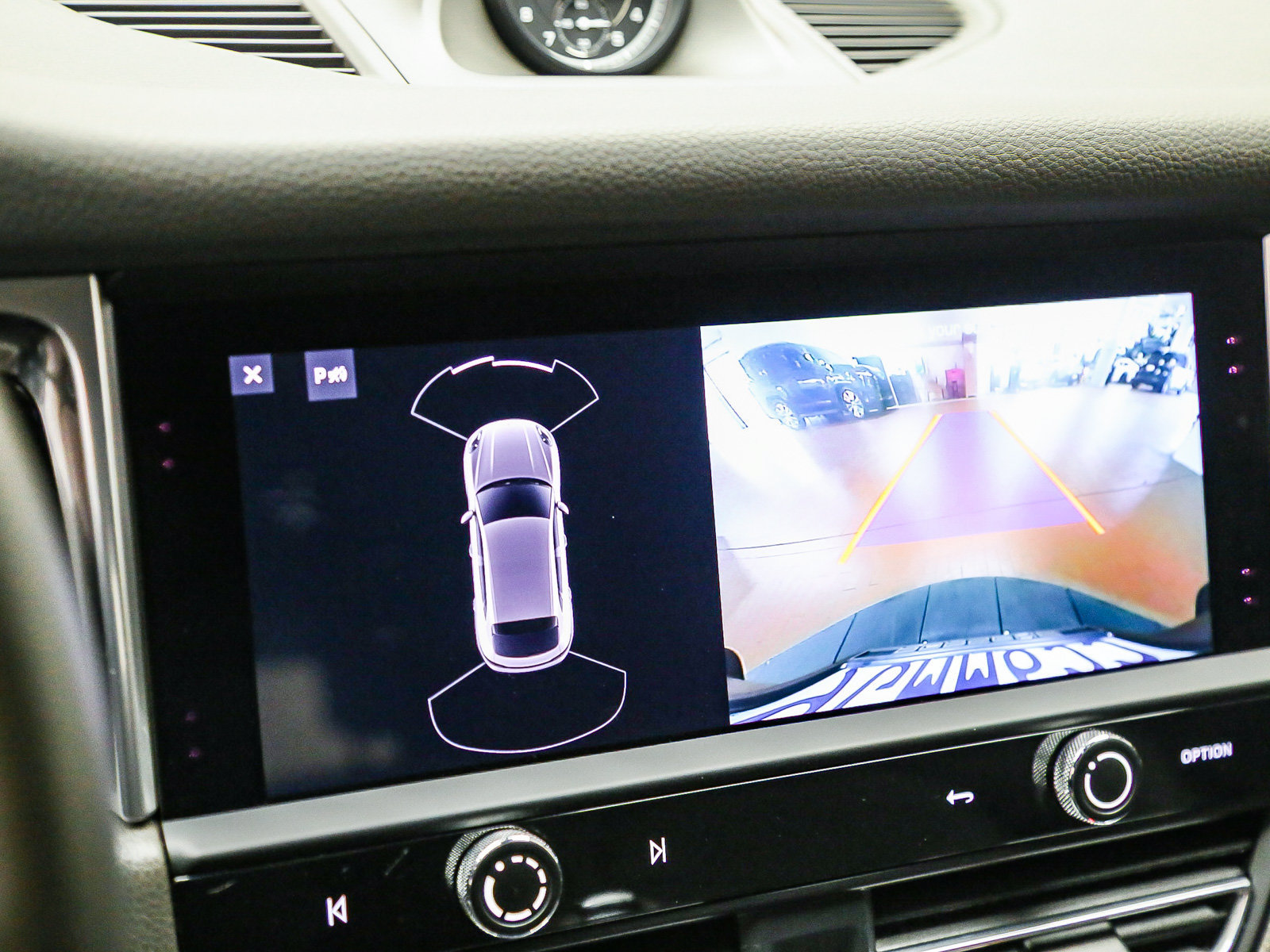 Certified 2023 Porsche Macan S AWD/4WD image 28