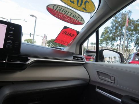 Certified 2023 Toyota Sienna LE image 32