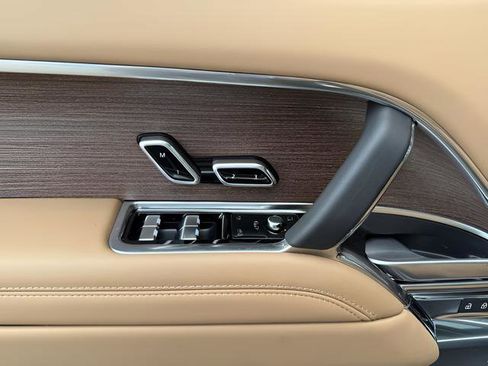 New 2026 Land Rover Range Rover SE image 16