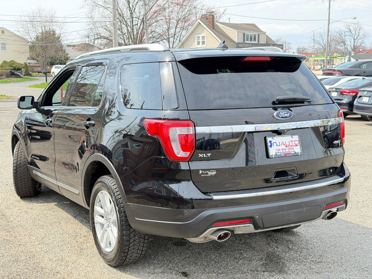 Used 2018 Ford Explorer XLT w/ Equipment Group 202A AWD/4WD image 87