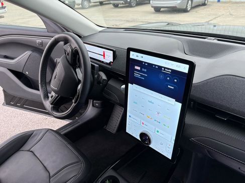 Used 2025 Ford Mustang Mach-E Premium image 37