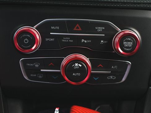 Used 2022 Dodge Charger R/T w/ Plus Group RWD image 18