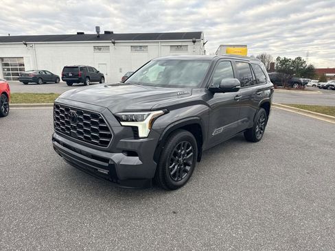 Used 2025 Toyota Sequoia Platinum image 3