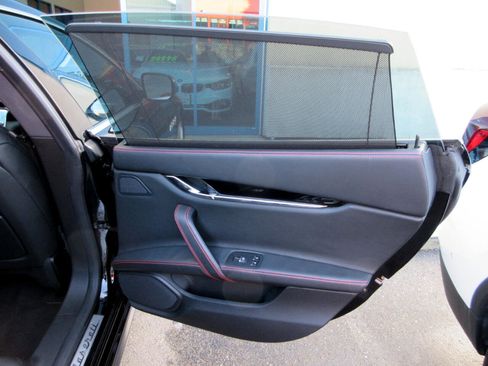 Used 2015 Maserati Quattroporte S Q4 image 38