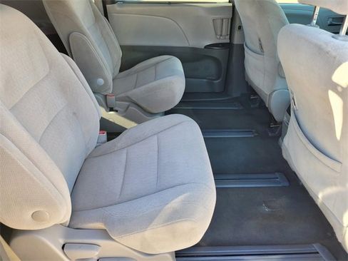 Used 2020 Toyota Sienna LE w/ LE Preferred Package image 13