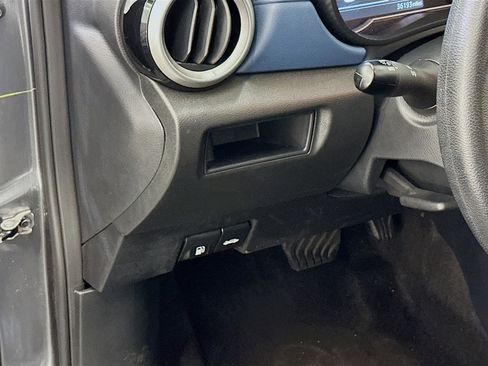 Used 2025 Nissan Versa SV FWD image 17