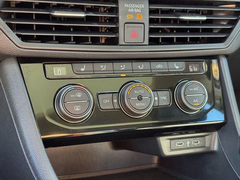 Used 2024 Volkswagen Jetta SE image 29