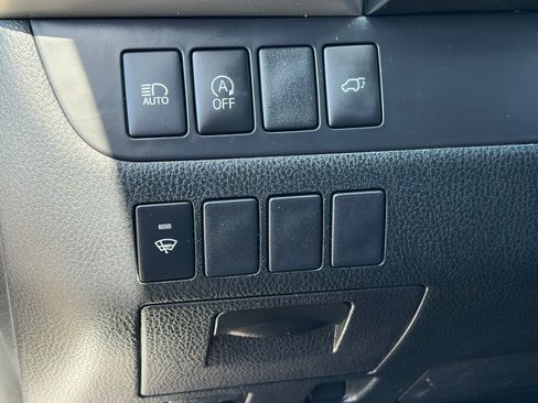 Used 2019 Toyota Highlander XLE FWD image 19