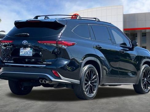Used 2023 Toyota Highlander XSE AWD/4WD image 4
