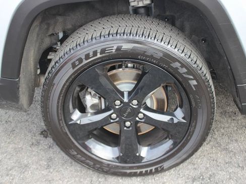 Used 2025 Jeep Grand Cherokee L Altitude image 35