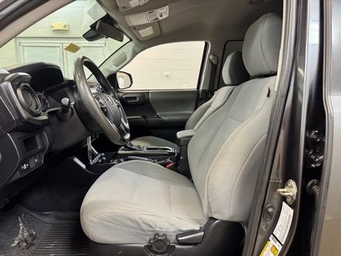 Used 2019 Toyota Tacoma SR w/ SR Convenience Package image 12
