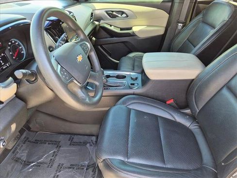 Used 2022 Chevrolet Traverse LS FWD image 16