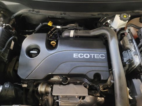 Used 2019 Chevrolet Equinox LS image 30