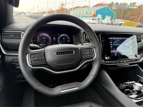 Used 2024 Jeep Wagoneer 4WD image 17