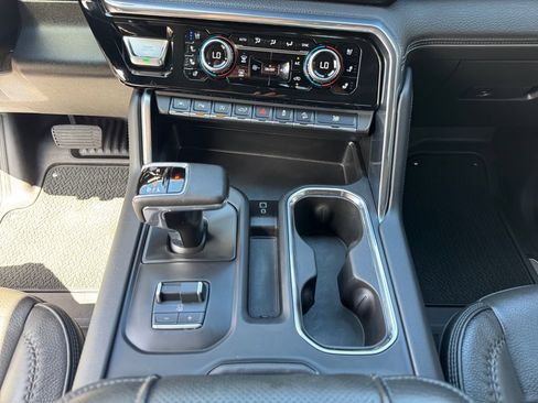 Used 2024 GMC Sierra 1500 Denali AWD/4WD image 12