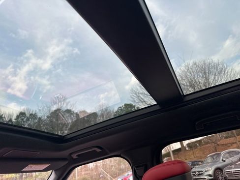 Used 2022 Land Rover Range Rover Sport HST image 12