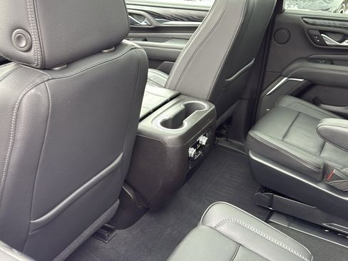 Used 2021 GMC Yukon Denali w/ Denali Premium Package image 30