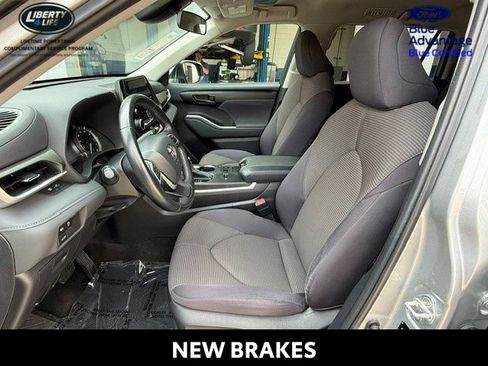 Used 2023 Toyota Highlander LE FWD image 12