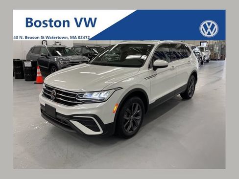 Certified 2023 Volkswagen Tiguan SE w/ Panoramic Sunroof Package AWD/4WD image 1