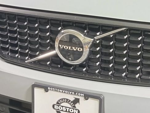 Certified 2026 Volvo XC40 B5 Plus AWD/4WD image 5