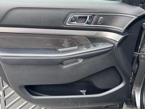 Used 2018 Ford Explorer XLT w/ Equipment Group 202A image 13