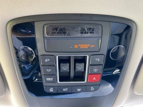 Used 2025 Kia Carnival SX Prestige FWD image 25