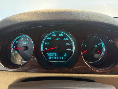 Used 2011 Buick Lucerne CXL FWD image 12