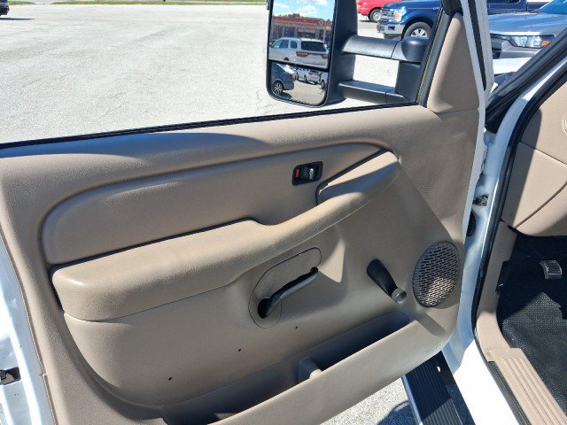 Used 2005 GMC Sierra 2500 W/T RWD image 9