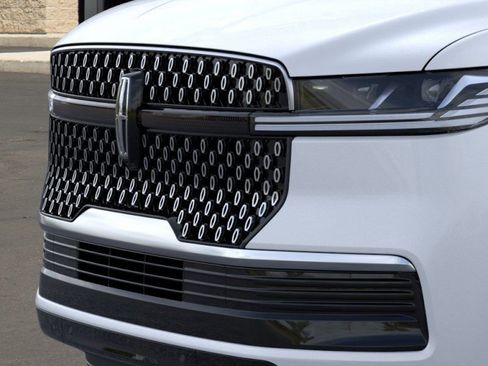 New 2025 Lincoln Navigator L Reserve AWD/4WD image 17