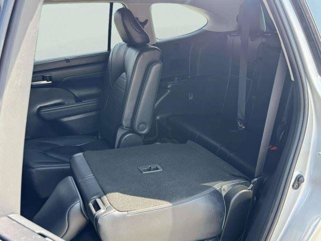 Used 2021 Toyota Highlander XLE AWD/4WD image 47