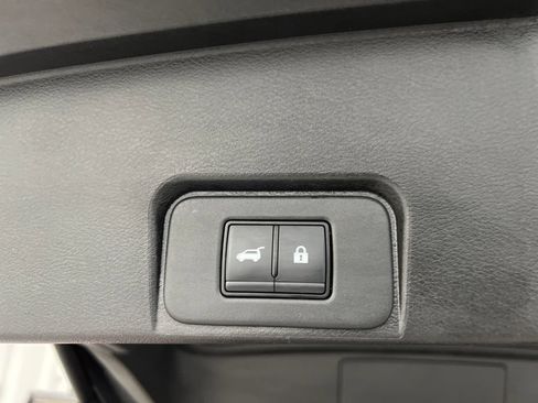 Used 2025 Nissan Rogue SV AWD/4WD image 41
