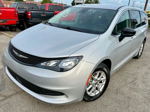 Used 2024 Chrysler Voyager LX FWD image 3