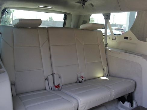 Used 2023 Cadillac Escalade ESV Sport Platinum AWD/4WD image 45