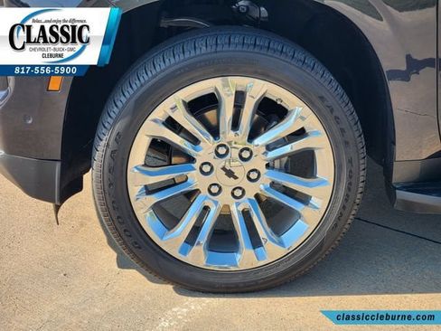 Used 2025 Chevrolet Suburban Premier RWD image 13