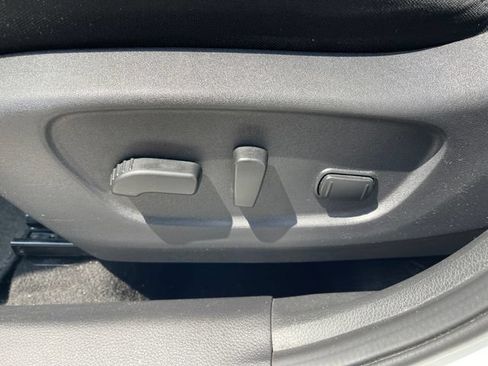 Used 2018 Nissan Rogue SV FWD image 28