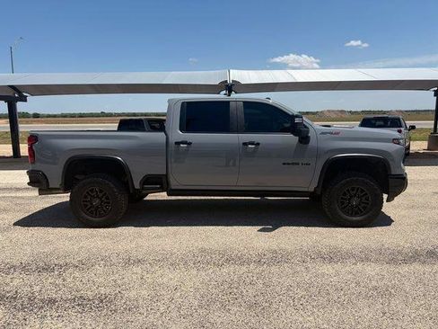Used 2025 Chevrolet Silverado 2500 ZR2 w/ Technology Package AWD/4WD image 4