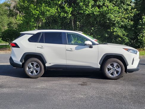 Used 2022 Toyota RAV4 LE AWD/4WD image 8