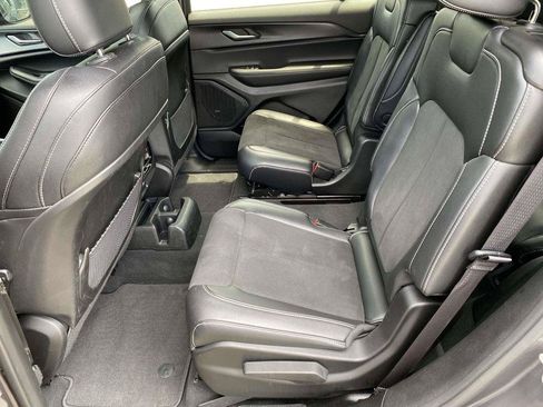 Used 2025 Jeep Grand Cherokee L Laredo RWD image 10