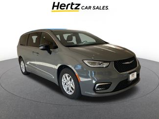 Used 2025 Chrysler Pacifica Select video 1