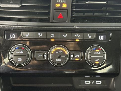 Used 2024 Volkswagen Jetta SE w/ Panoramic Sunroof Package image 19